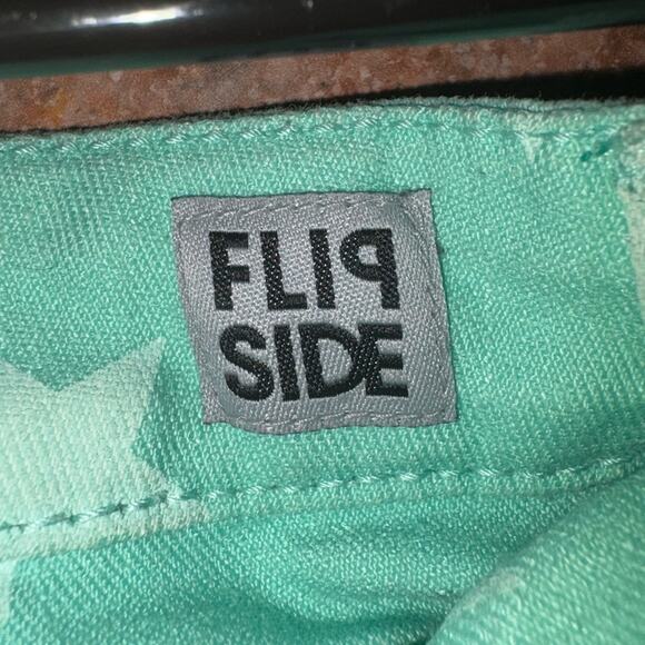 Mint Green Star Print Reversible Women's Shorts - Picture 6 of 7